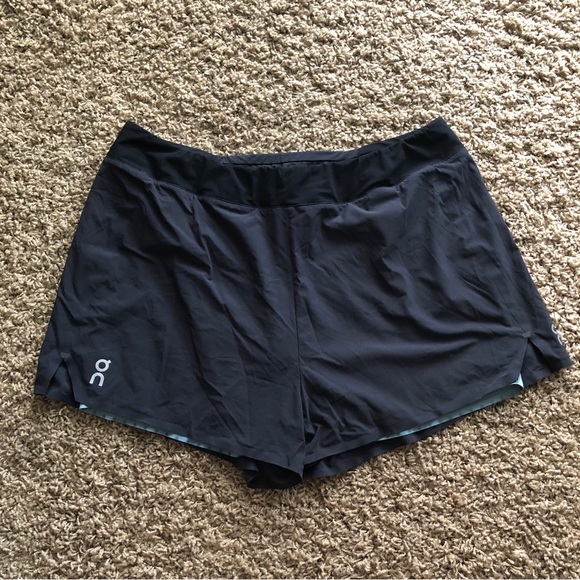 ON Running Shorts size medium - Picture 1 of 5